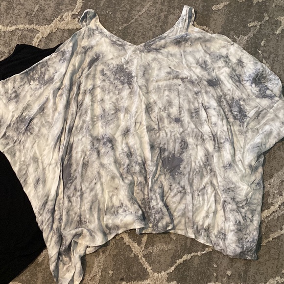 Two Tops - Picture 2 of 6